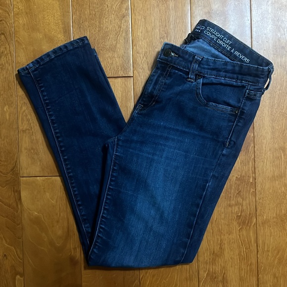 GAP Blue Straight Cuff Jeans Size 4 Mid-Rise Medium Wash Classic Casual - Picture 10 of 12